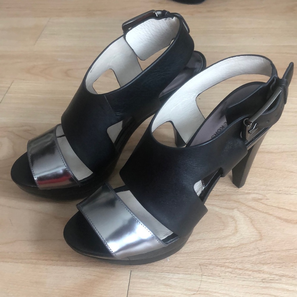 MICHAEL- Michael Kors Carla Platforms! Size 8 1/2